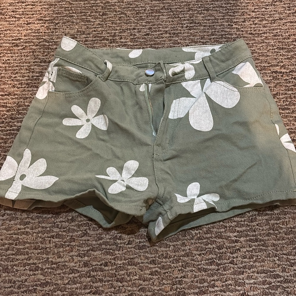 Denim Army green with daisies shorts